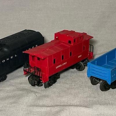 Lionel 246 O Gauge Model Train Engine & 4 Cars
