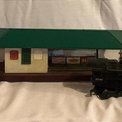 Vintage Lionel Assorted Lot, Train Station 2046 Train Tracks And More