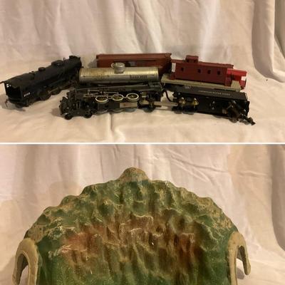 Assorted Lionel Train Lot With Tunnel