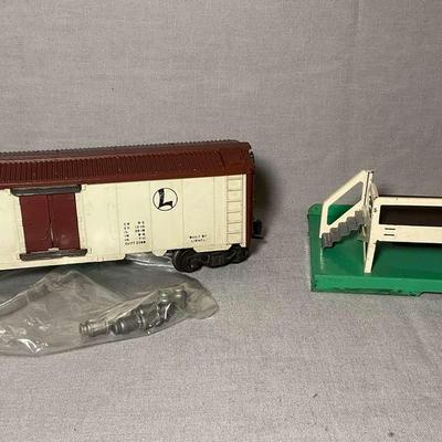 Lionel Automatic Refrigerated Milk Car 36621 And Stage