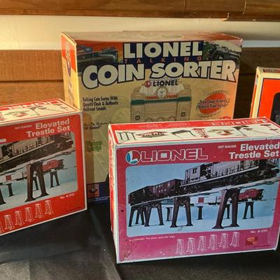 Lionel Coin Sorter Banks And Train Accesories 