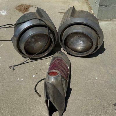 #5016 • Two Headlights and 1 Tail Light
