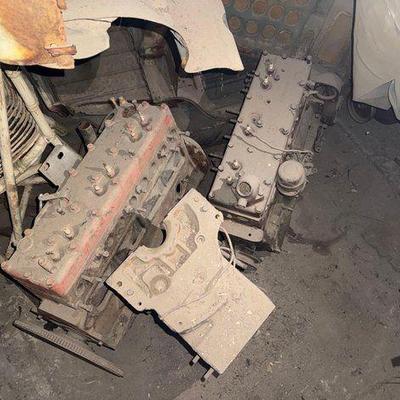 #2910 • 2, 6 Cylinder Motors, 1 Engine Block
