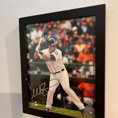 Signed Mariners photograph