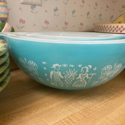 Vintage Pyrex Butterprint Amish Bowls