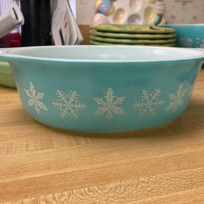 Vintage Pyrex Snowflake Casserole dish 
