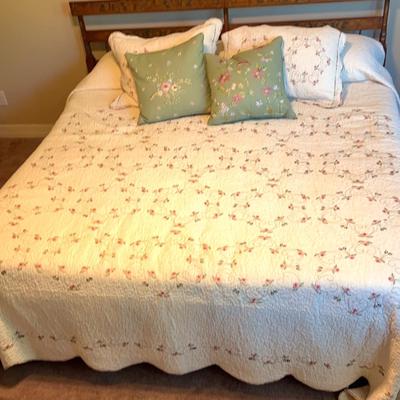 King Size Floral Quilt Bedding And Pillows