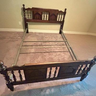 Vintage Ceerpath by Sears Maple Low Post Bed W/Panel and Spindle Details and Cannonball Finales