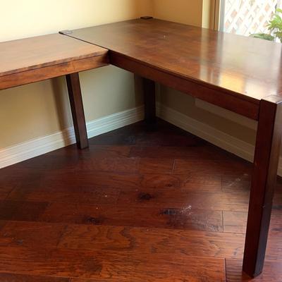 Corner Desk - Lot 1