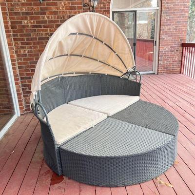  66” Diameter Outdoor Patio Daybed with Canopy