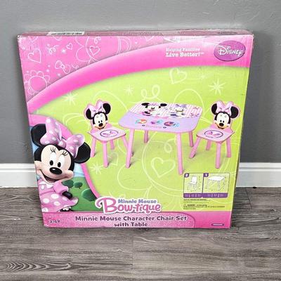 Walt Disney Minnie Mouse Bow-Tique Character Chair and Table Set NEW IN BOX