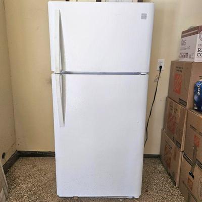 Kenmore Top/Bottom Refrigerator & Freezer in White (2017 model) 31"W 30"D 65"H