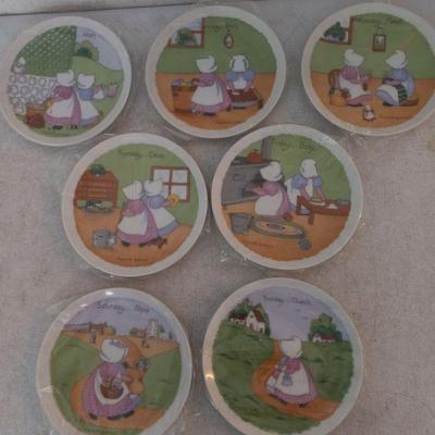 Vintage Hackett American "The Sunbonnet Babies" by Charlotte Gutshall Set of 7 Plates - New in Boxes