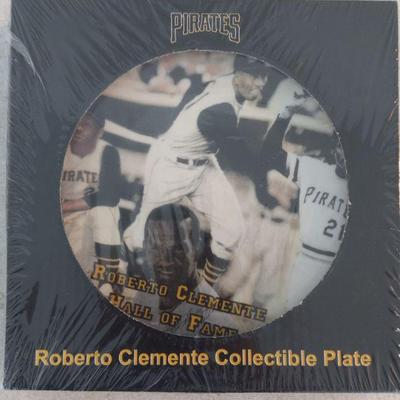 Cronmiller-McCormick #21 Roberto Clemente (Pittsbugh Pirates) Collectible Plate - 9" Diameter - New in Package