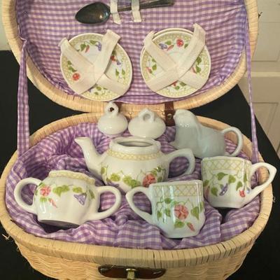 Child’s tea set