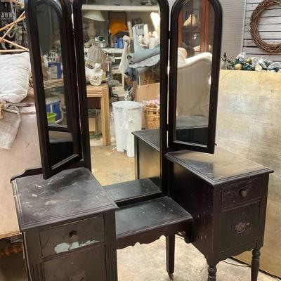 Vintage Forest Furniture Co. Bartow FL Wood Vanity With Hinged Triple Mirrors