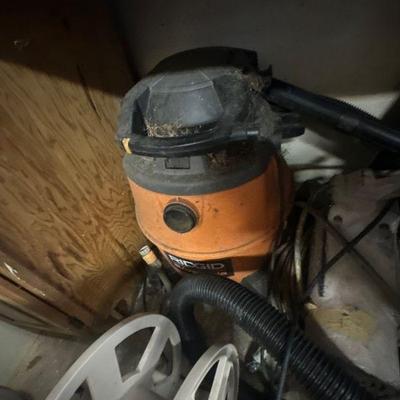 Shop vacuum