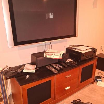 60" HITACHI PLASMA TV GREAT FOR GAMING WITH OR WITHOUT CABINET