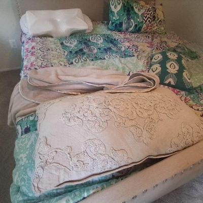DUVETS AND PILLOWS