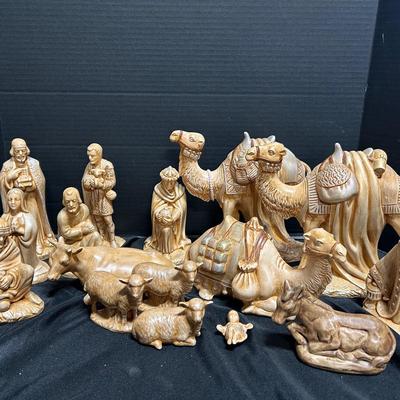 Ceramic 16 Piece Nativity Set 