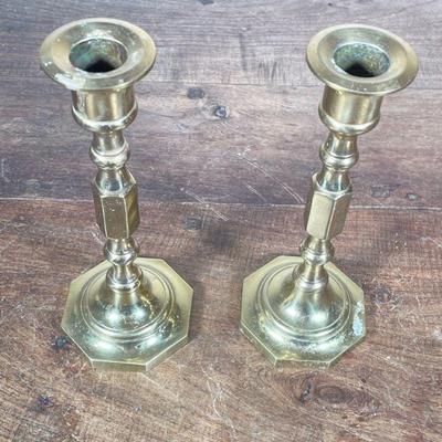 (2pc) PAIR BRASS CANDLESTICKS | Pair of turned brass candlesticks with octagonal base - h. 7.5 x w. 3 x l. 3 in