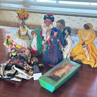 (12pc) MIXED LOT DOLLS | Mixed assortment of various international dolls.