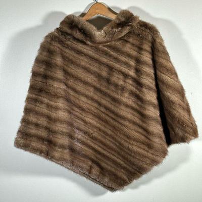 OSCAR DE LA RENTA MINK PONCHO | Dimensions: h. 24 x w. 30 in
