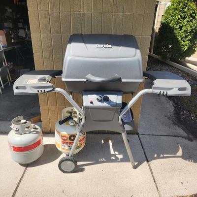 Char-Broil Gas grill in like new condition
