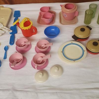 Brevete SDGD, Fisher Price Food Tray, Plates, Bowls, and More