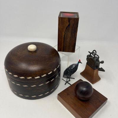 130 collectionofwoodenformsandfunctionalart