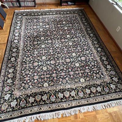 Handwoven Persian-Style Area Rug – Intricate Floral Pattern