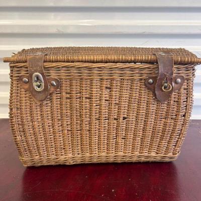 81 vintagewickerpicnicbasketwithleatherstraps