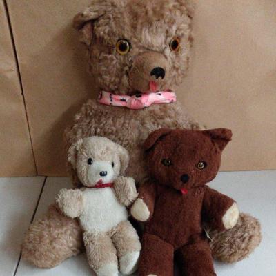 Knickerbocker and Other Stuffed Bears 