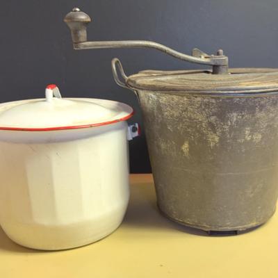 Universal Bread Maker No 4 Dough Hook 1904/Red & White Enamel Pot