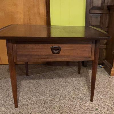 Vintage 1974 Wood Accent Table w/Drawer