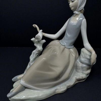 Lladro Figurine “Girl w/ Dove” Porcelain Sculpture, Spain	