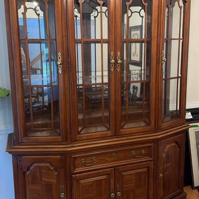 Lexington Furniture China Cabinet 