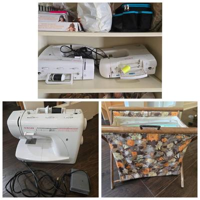 2 Singer Sewing Machines, Crafting Goods, Yarn
