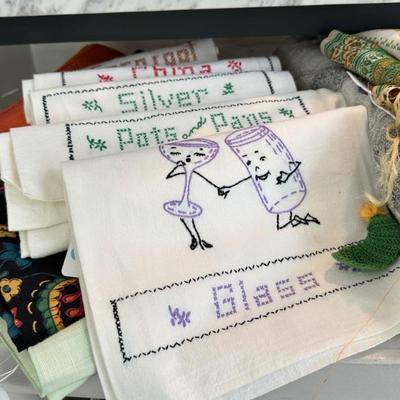 Sale Photo Thumbnail #459: Vintage linens