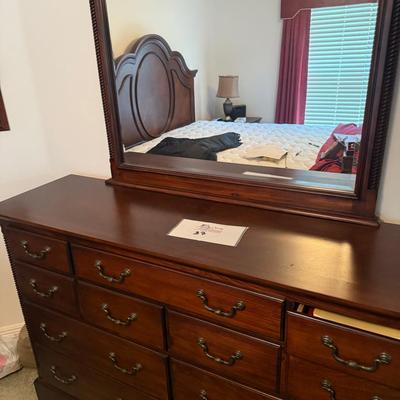 Dresser With Mirror62x18x40