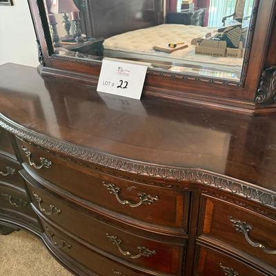 Dresser with Mira 20 x 6’ x 38