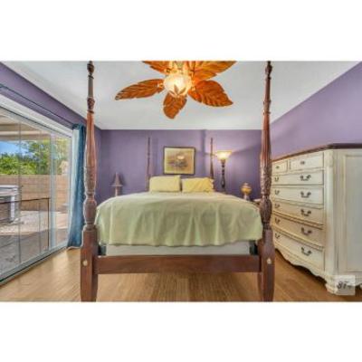 Queen bed and dresser 