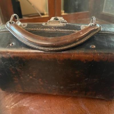 Circa 1904 Dr house call bag  - Apothecary 