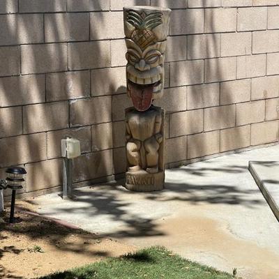 Tiki yard art 