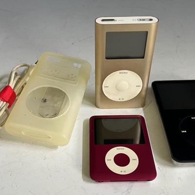 Vintage Apple iPods (3) With Charger And Silicone Case