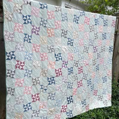 Vintage Hand Made Hand Quilted Pinwheel Pattern Quilt 