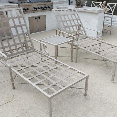 LOT OF BROWN JORDAN METAL PATIO LOUNGE CHAIRS, SIDE TABLES, AND BAR STOOLS