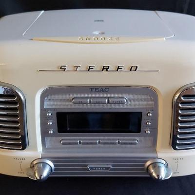TEAC SI-D930 CLOCK RADIO WITH CD COMPONENT 