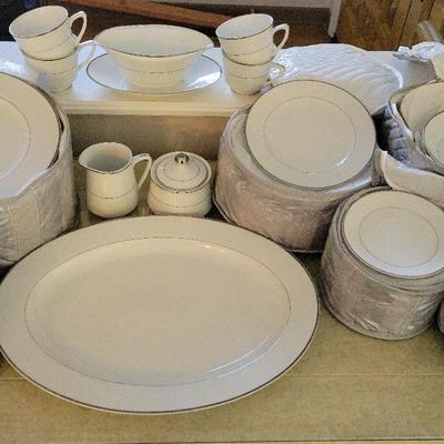 12 PIECE CHINA SET BY BERKELEY HOUSE