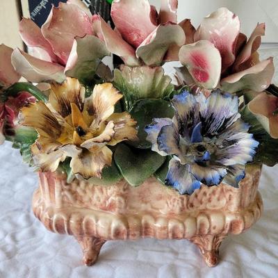 CAPODIMONTE PORCELAIN FLORAL CENTERPIECE 